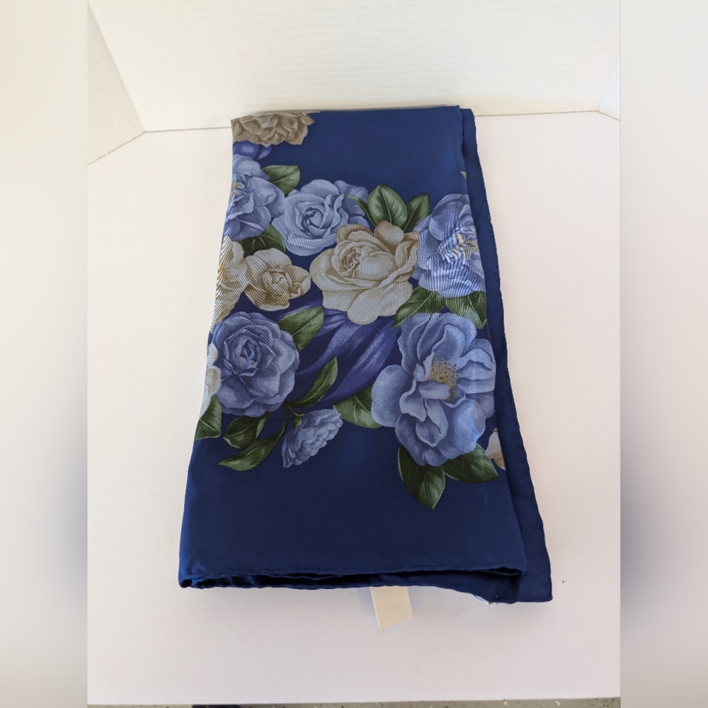 Silk Roses  Cre And Blue Scarf NWT